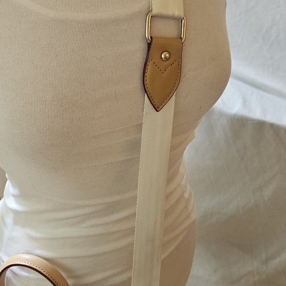 Vintage Dooney & Bourke Ivory Patent Leather Satchel Handbag Crossbody 2 Straps - Picture 6 of 14